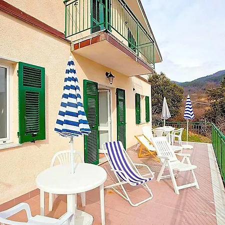 Hotell In Near The Sea 2*