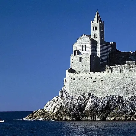 Hotell In Near The Sea 2*